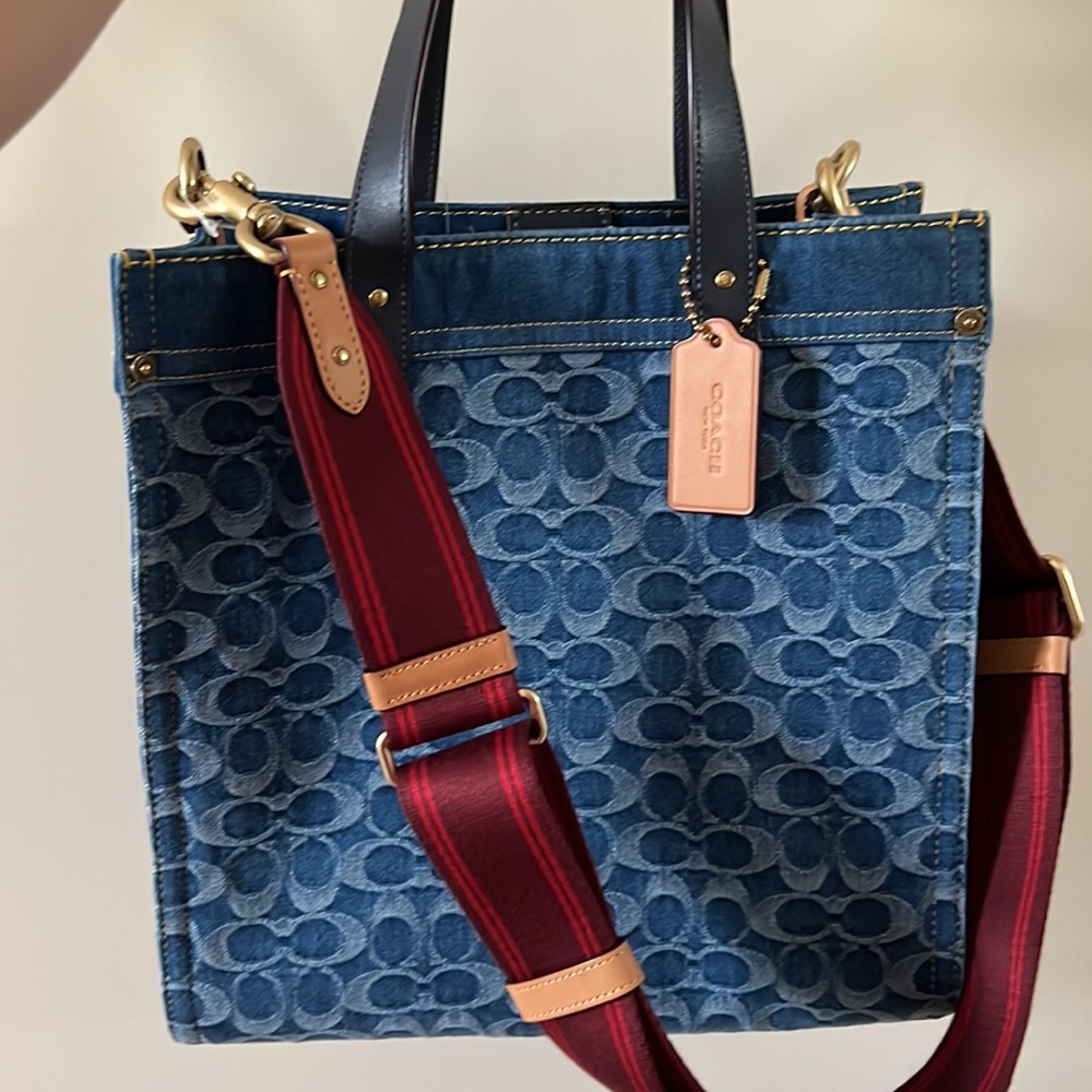 Coach Field Tote In Signature Denim - Picture 6 of 8